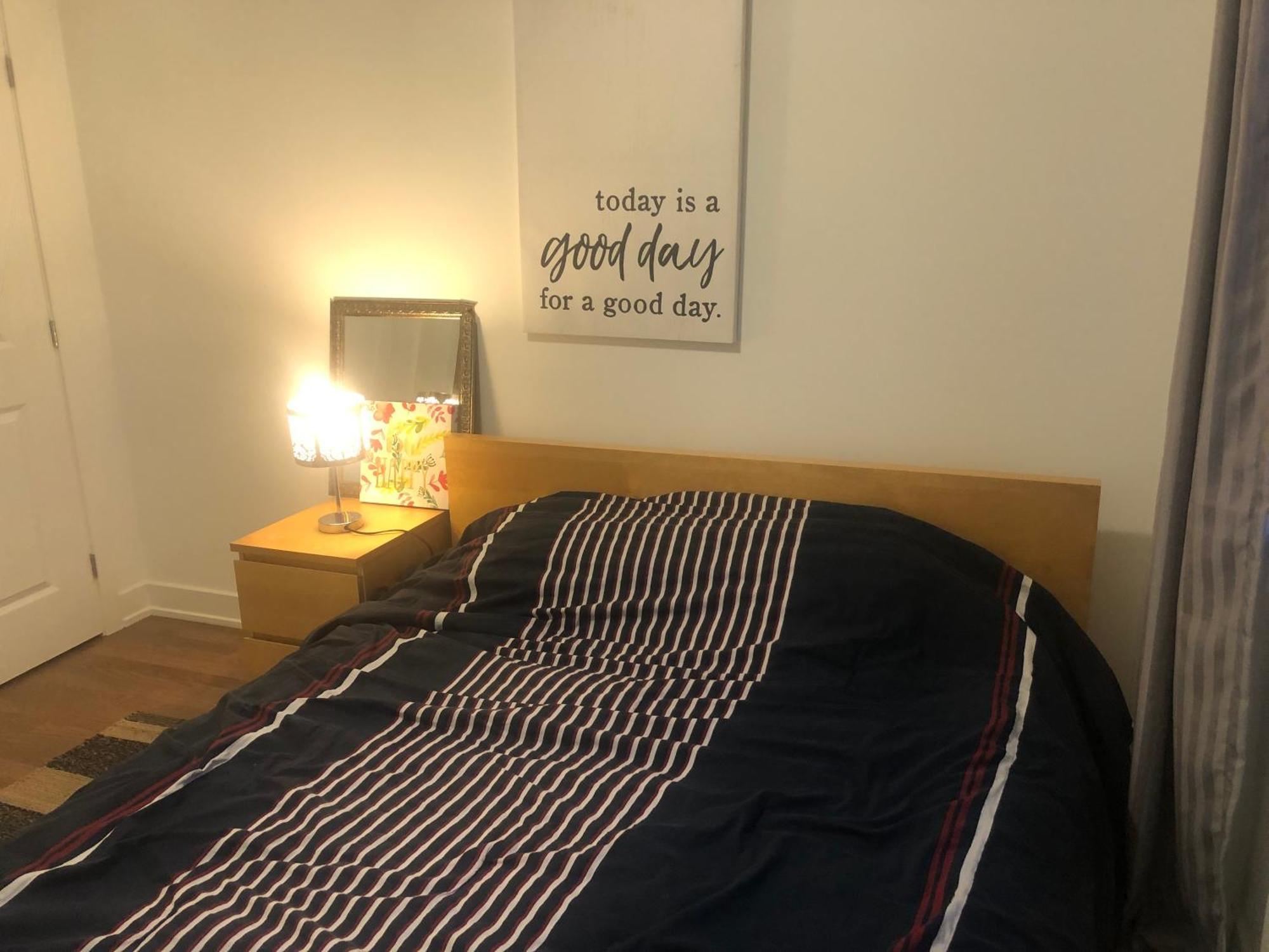 Place You Can Call !!! Near Airport Guest house Ottawa
